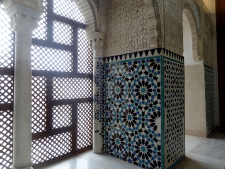 Spanish and ceramic tile painting in Granada