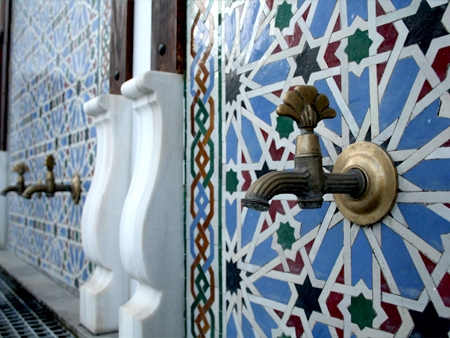 Spanish and ceramic tile painting in Granada