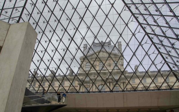 b2ap3_thumbnail_Louvre-interior-nonWM-HelpGoAbroad.jpg