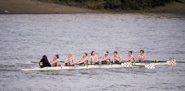 Strathclyde University rowing team on the Clyde, copyright CC User Steve Selwood on Flickr