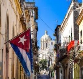 Karibik Kuba mit Nationalflagge und Capitol Ansicht